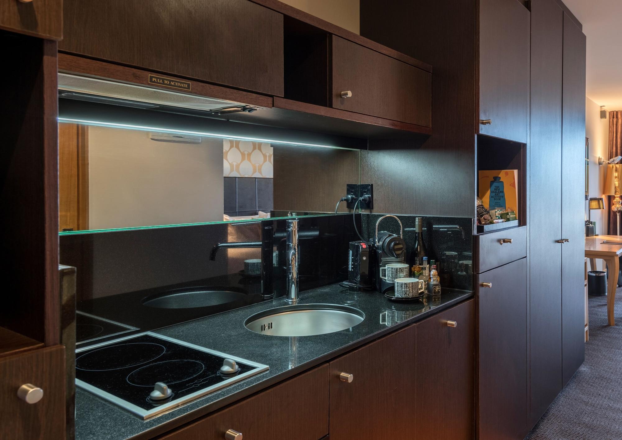 Museum Apartment Hotel, Independent Collection By Evt Wellington Esterno foto A kitchen in a serviced apartment